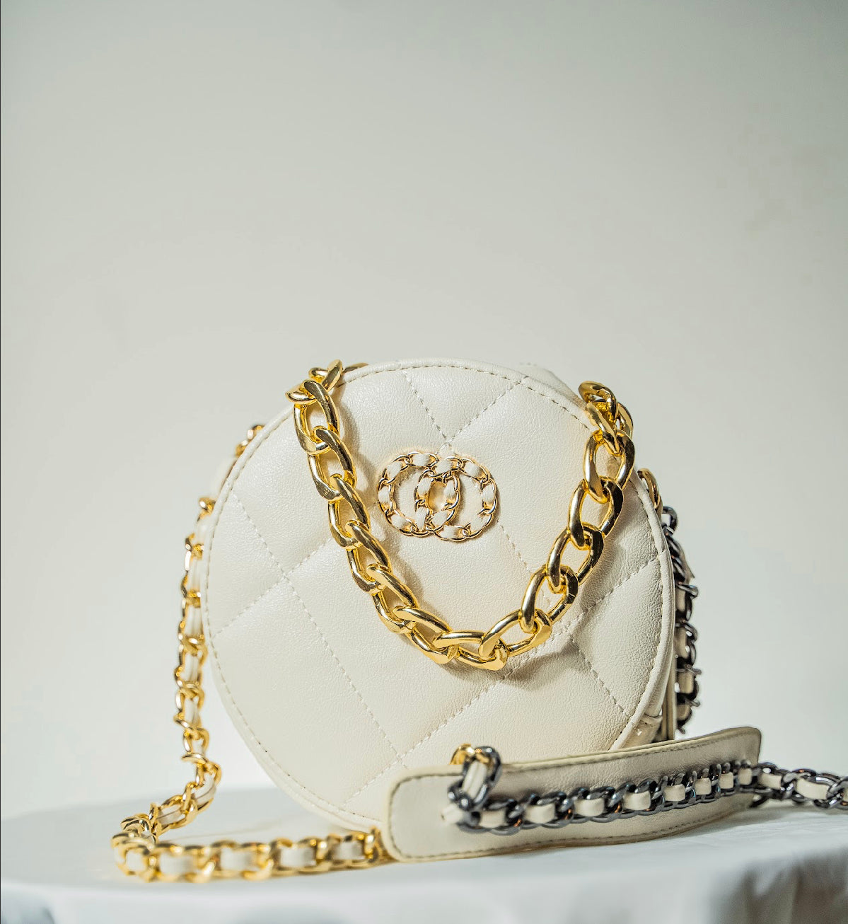 CARRIE A'ROUND (WHITE)