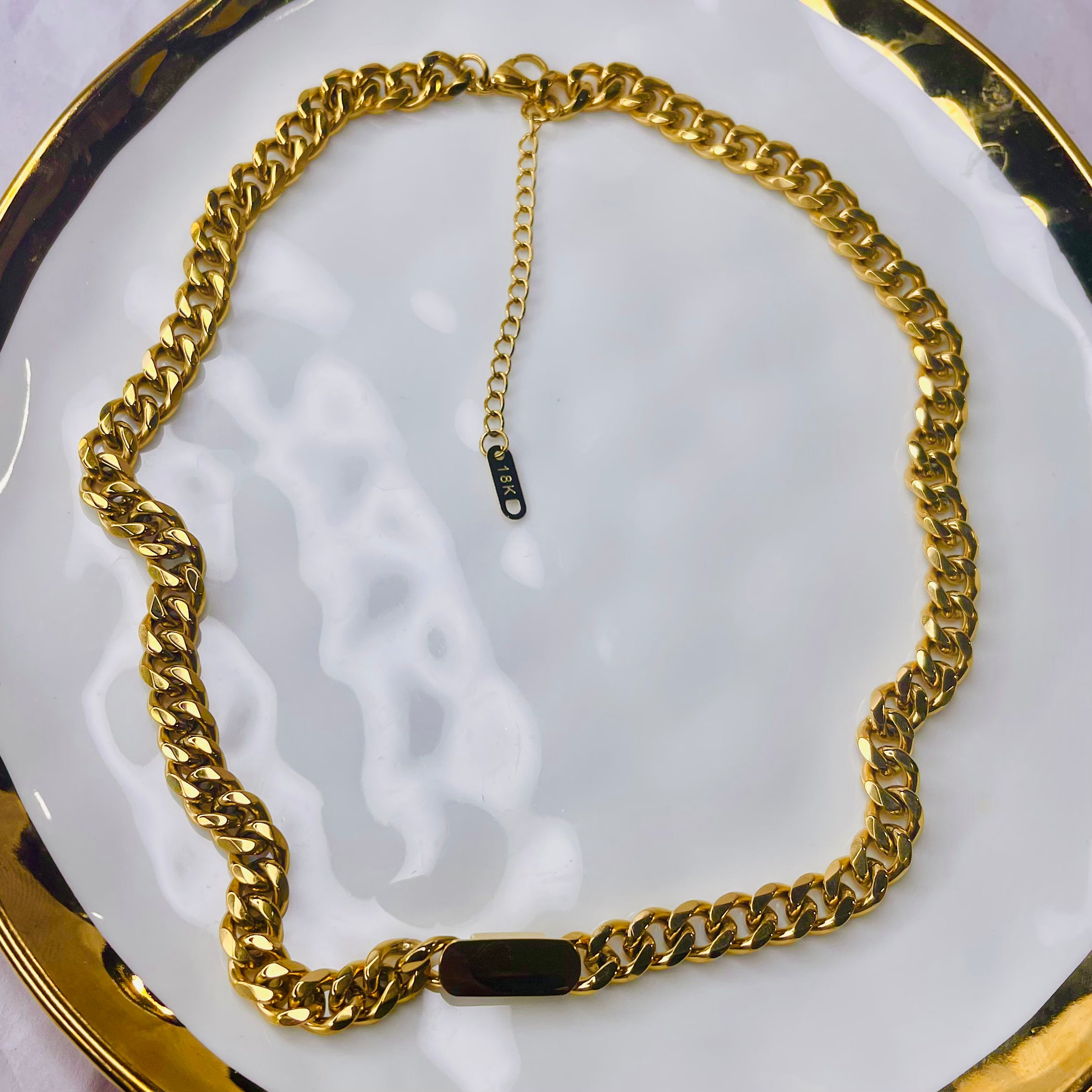 CUBAN CHIC - (GOLD) NECKLACE